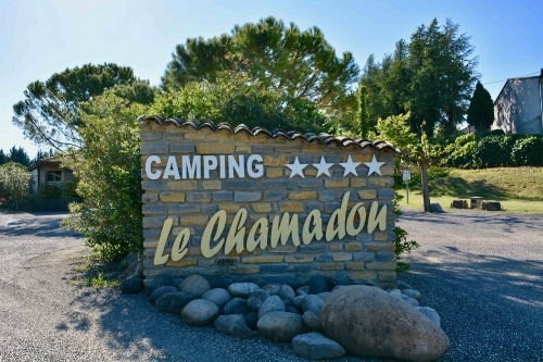 CampingLeChamadou SudArdèche étoiles piscine tobogganaquatique miniferme mobilhomes lac nature vignoble vignes jeuxgonflables restaurant